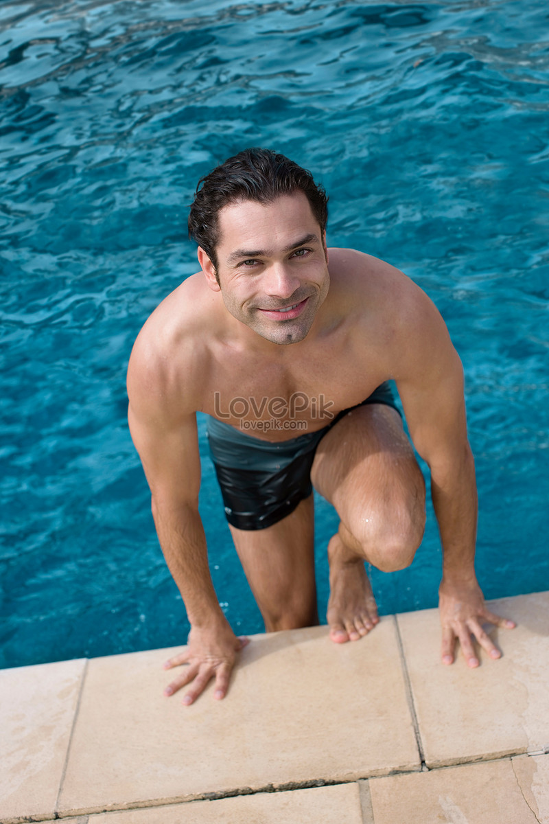 Gente Saliendo De La Piscina Foto Descarga Gratuita HD Imagen De Foto