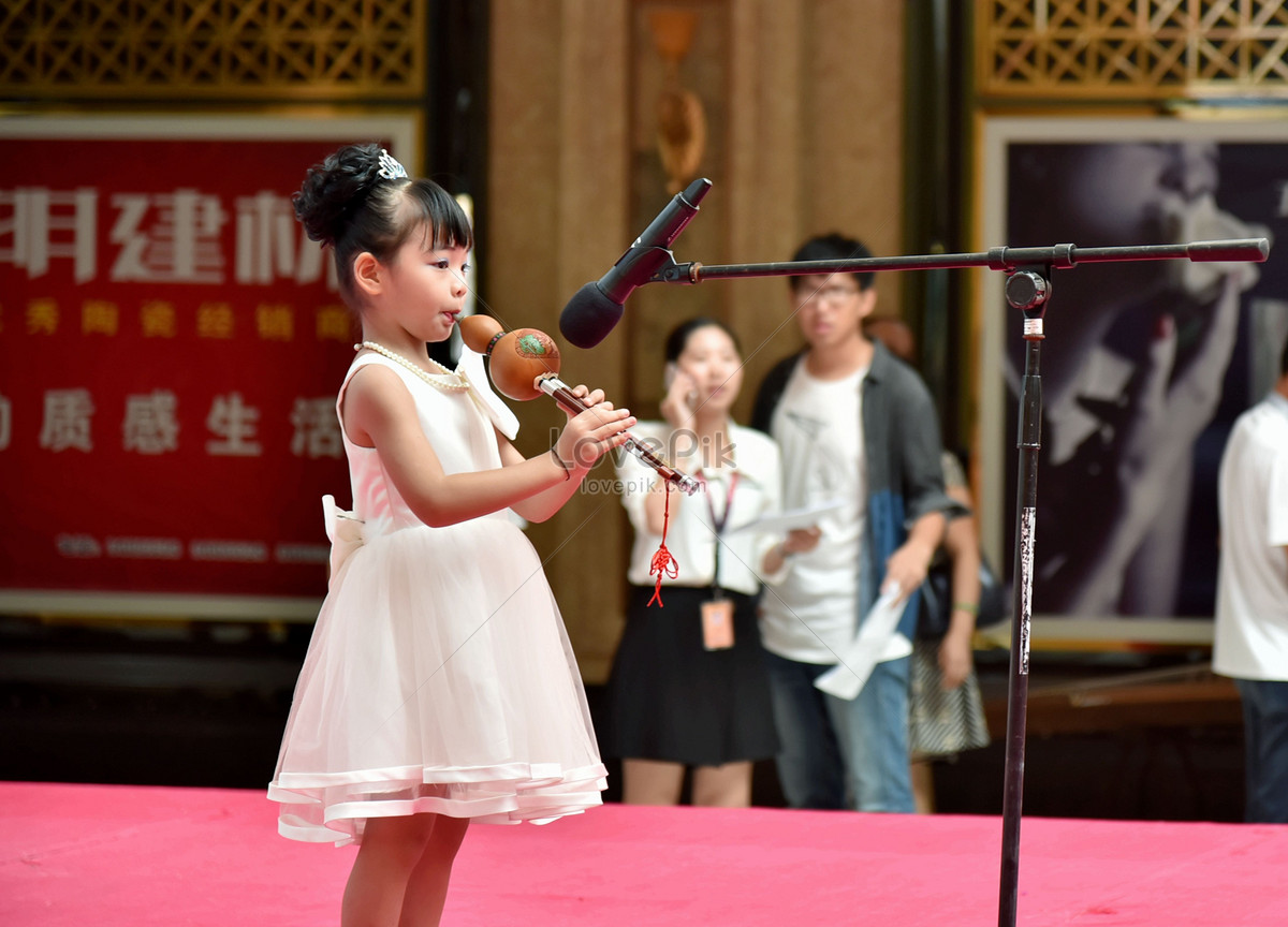 Girl Blowing Cucurbit Flute Picture And HD Photos | Free Download On ...