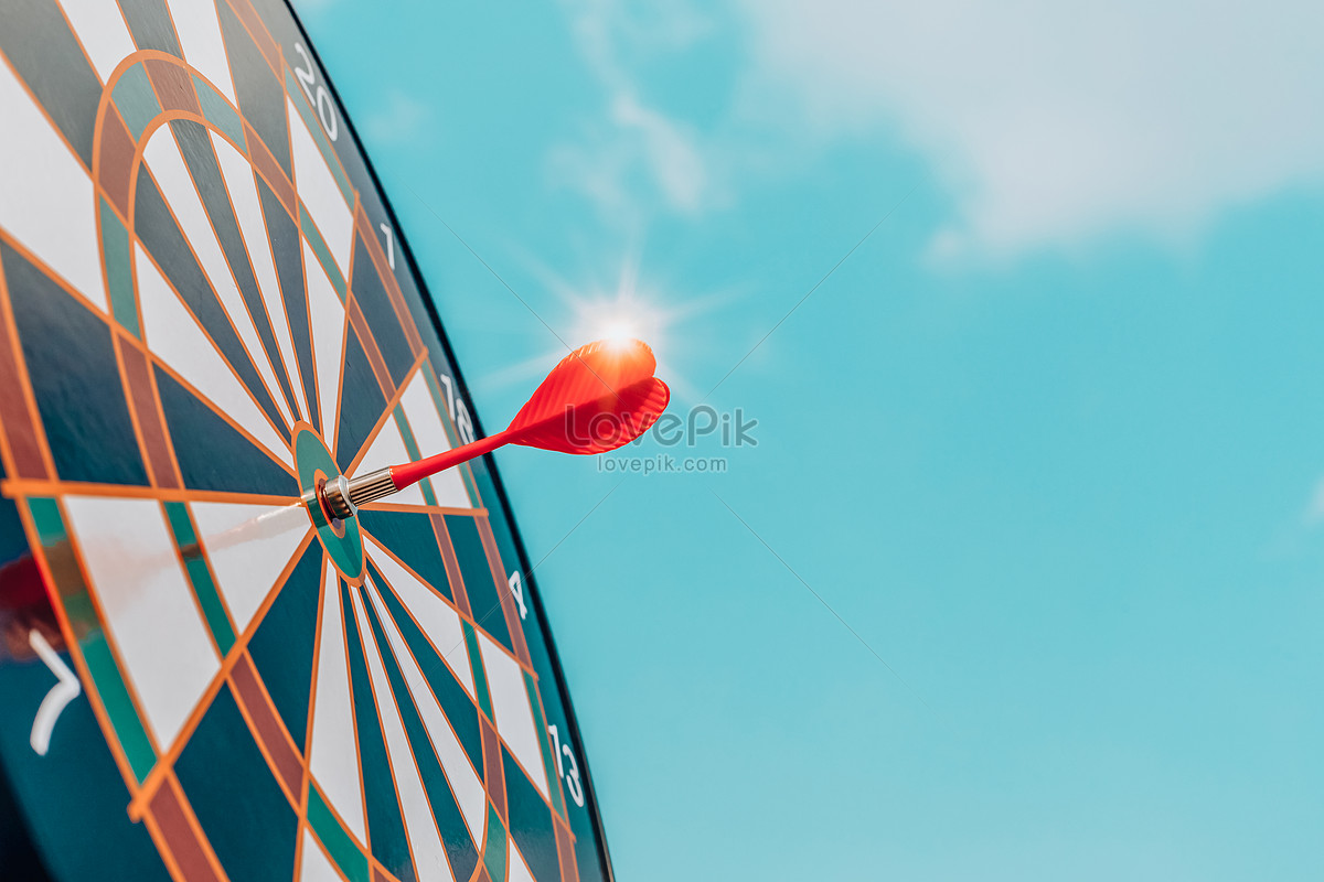 The Darts Target Hit The Background Download Free, Banner Background Image  on Lovepik