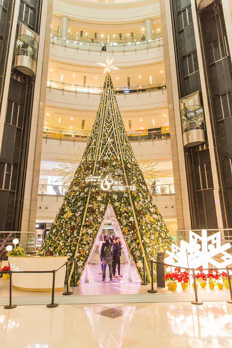 Gratis Foto Suasana Mall Mendesain Dekorasi Pohon Natal, Unduh di Lovepik