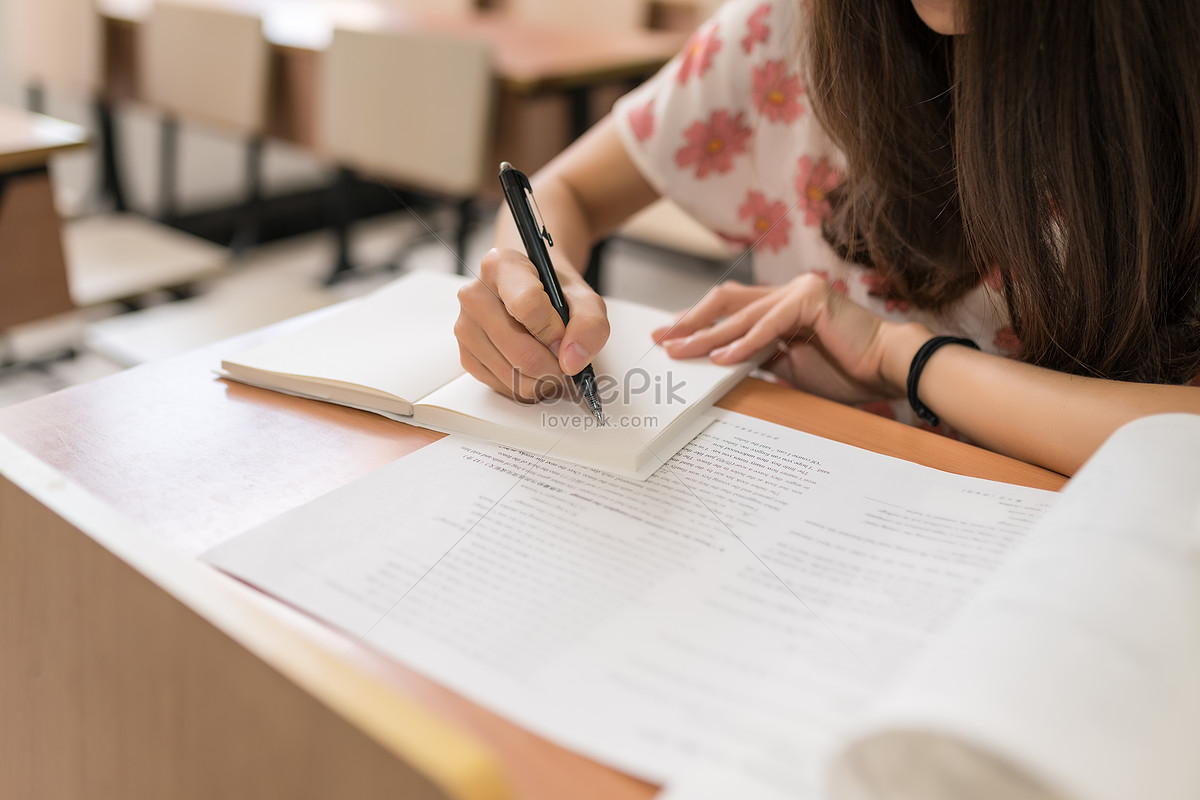 Exams pictures. Писать контрольную. Выпускные экзамены. Картинки школьные экзамены. Дети пишут контрольную.