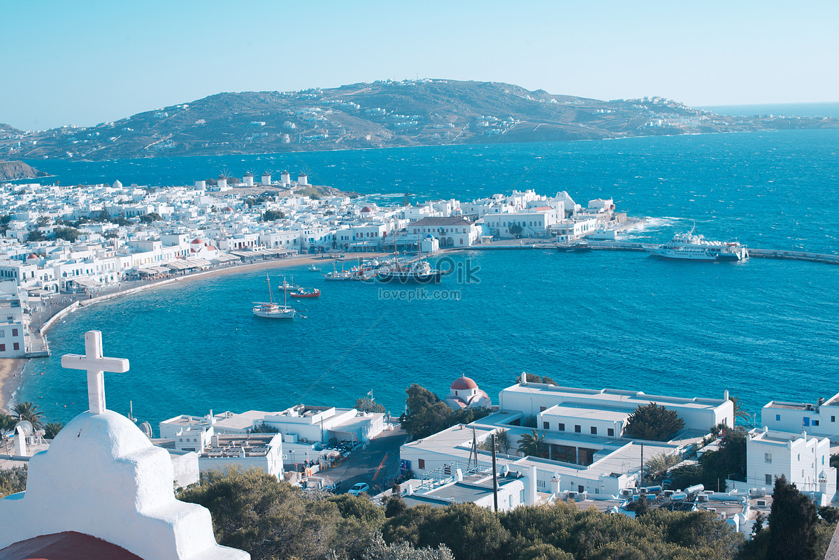 Biển Aegean: Hình ảnh Biển Aegean với nước xanh biếc, bờ cát trắng và những tòa nhà cổ kính sẽ làm bạn say đắm. Cảnh đẹp ngất ngây của biển địa trung hải này sẽ đưa bạn đến với một thế giới tuyệt vời, nơi bạn có thể thư giãn và thưởng thức cảnh đẹp.