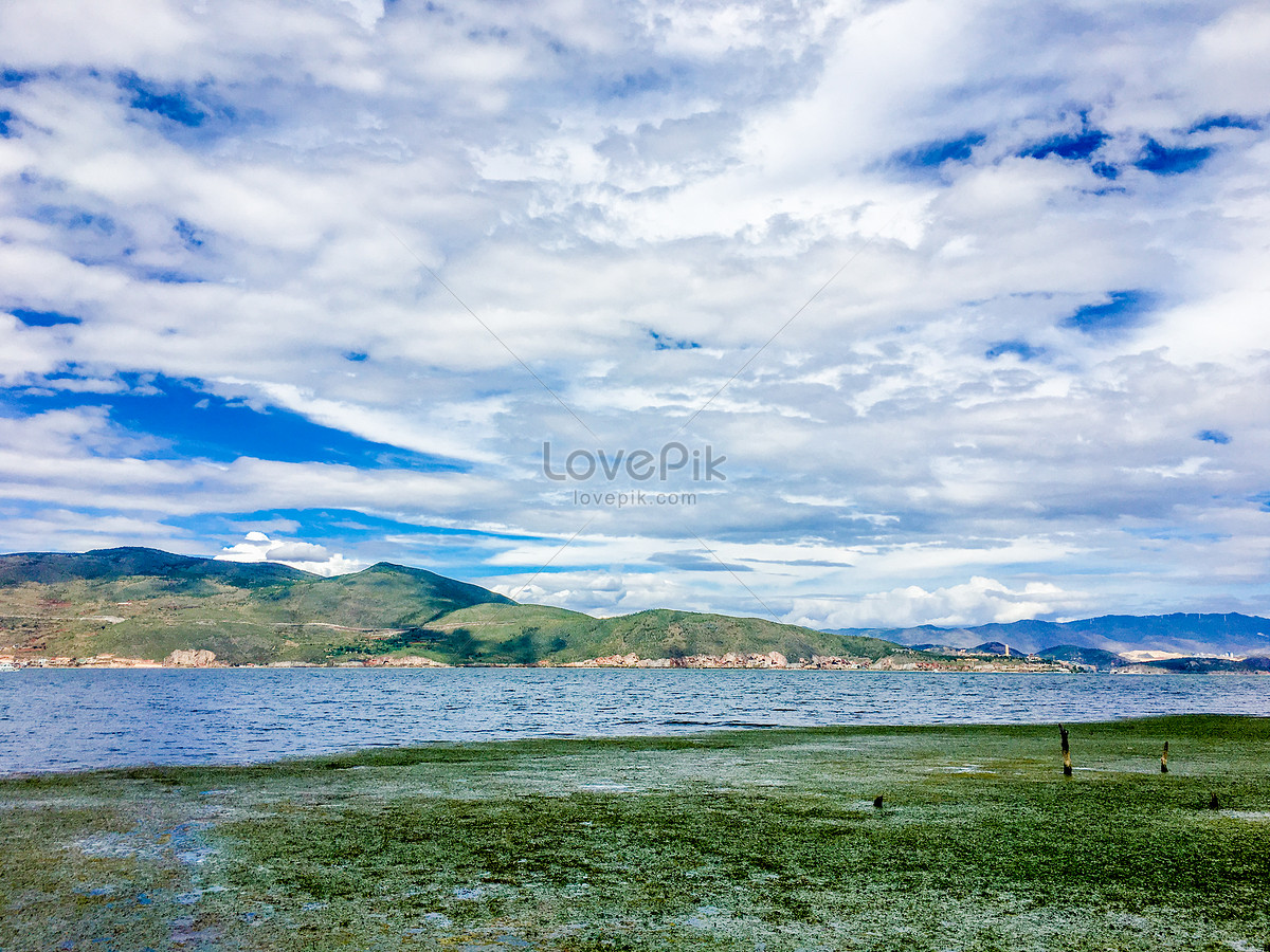 The Blue Sky And White Clouds In Dali, Yunnan, Erhai Picture And HD ...