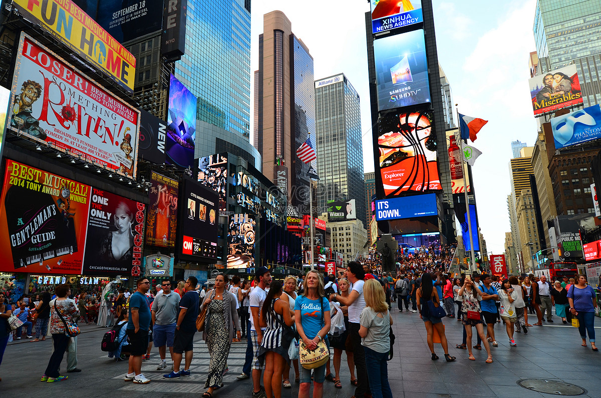 Times Square đang chờ đón bạn với những bức ảnh ấn tượng và đầy hoa mắt. Không khí sôi động, những ánh đèn xen kẽ với âm thanh nhộn nhịp của nhạc kịch và đám đông du khách tạo ra một không gian thật đặc biệt. Hãy đến và khám phá Times Square qua các bức ảnh đẹp nhất.