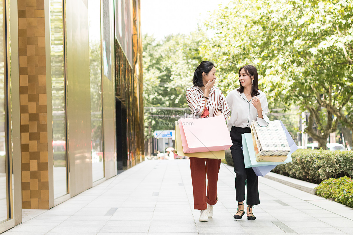 She to go shopping now. Go shopping. Shopping Asian PNG.