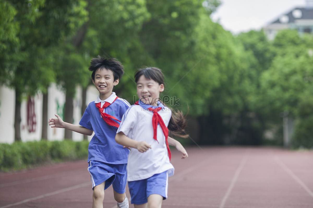 Children love running in races перевод