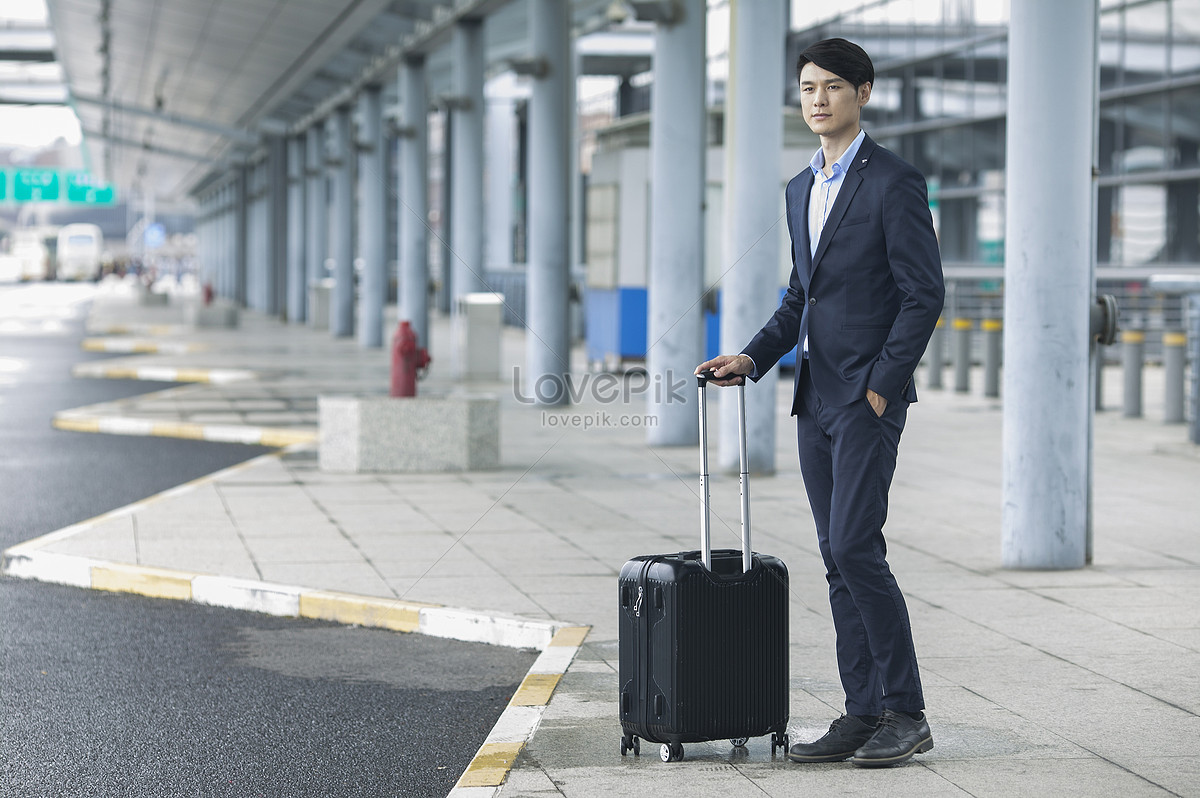 When allan got to the airport. Провод деловых людей в аэропорт. Прибывать фото.