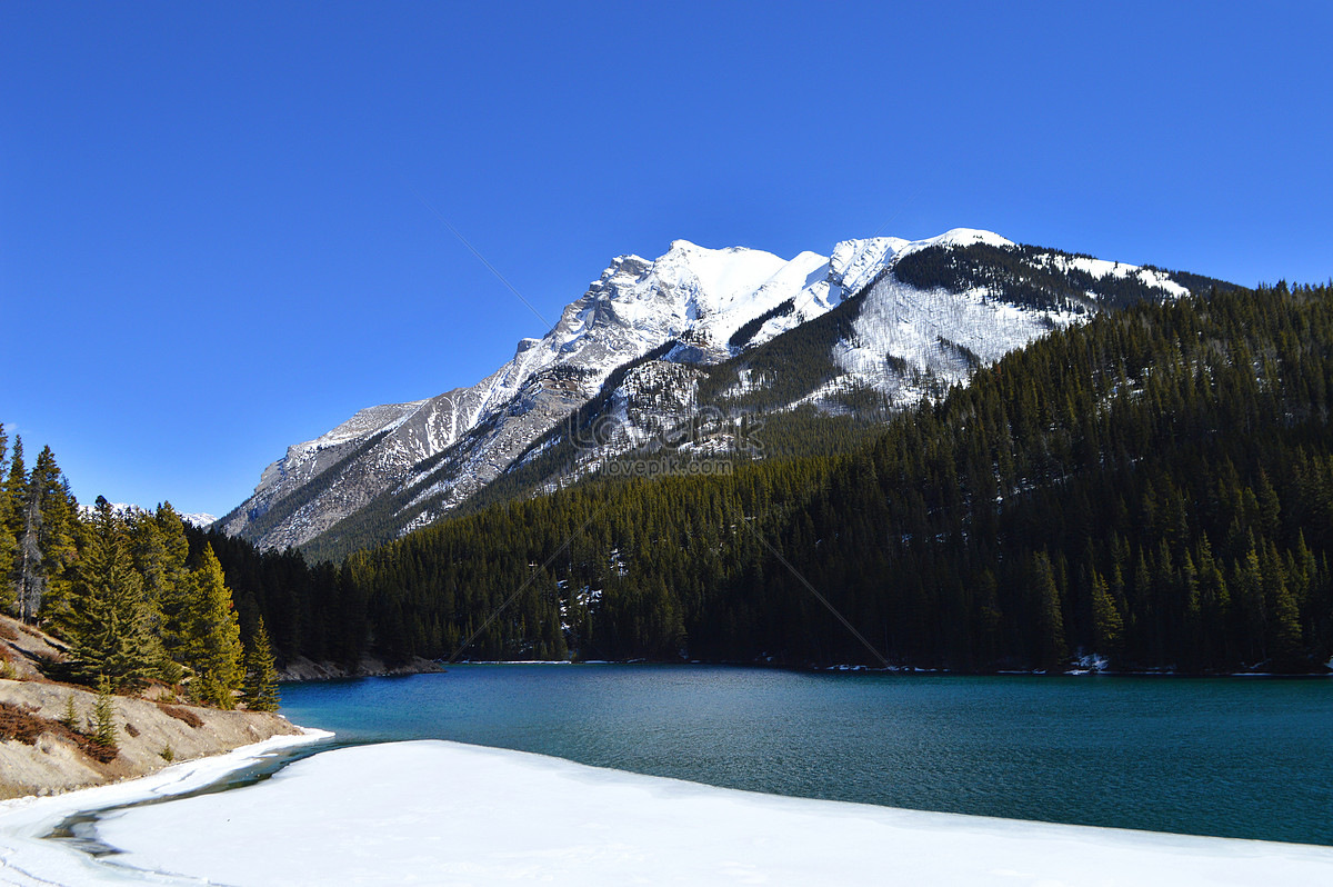 รูปทะเลสาบ Minnewanka ภูเขาหิมะอุทยานแห่งชาติแบมฟ์แคนาดา, HD รูปภาพ