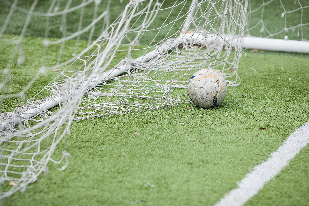 Posto De Futebol No Campo De Treino. Erva Desgastada Num Ponto De Guarda.  Fundo Do Tema Do Futebol Imagem de Stock - Imagem de fundo, futebol:  215376971