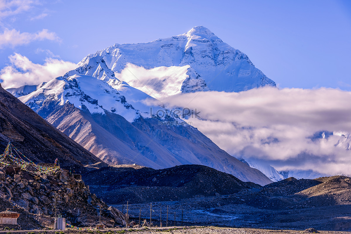 Конец горы. Что больше Эверест или Арарат. Everest location. Everest logo.