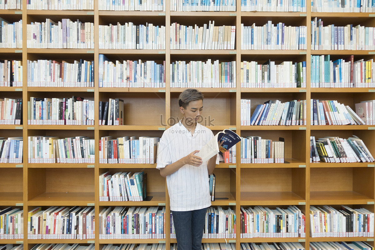 Мужчина в библиотеке. Картинки для профиля библиотеки в Одноклассниках. Schulbibliothek.