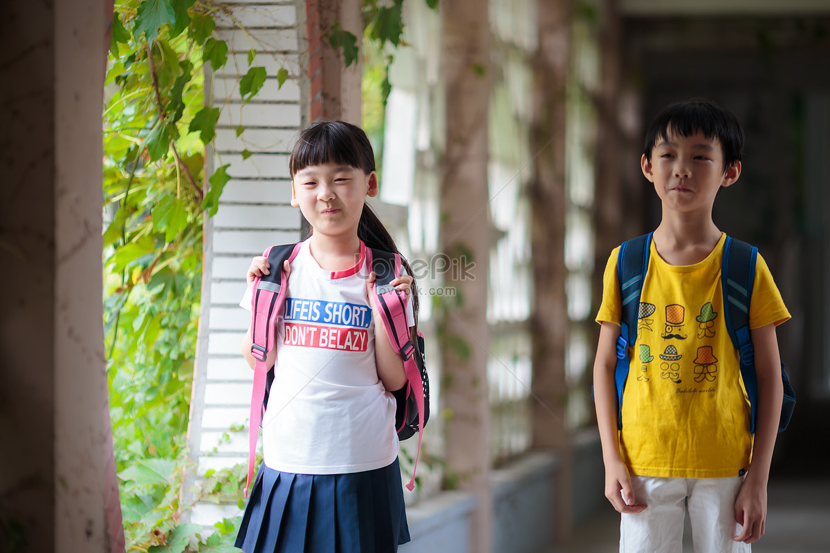 Students And Classmates Start Classes Picture And HD Photos | Free ...