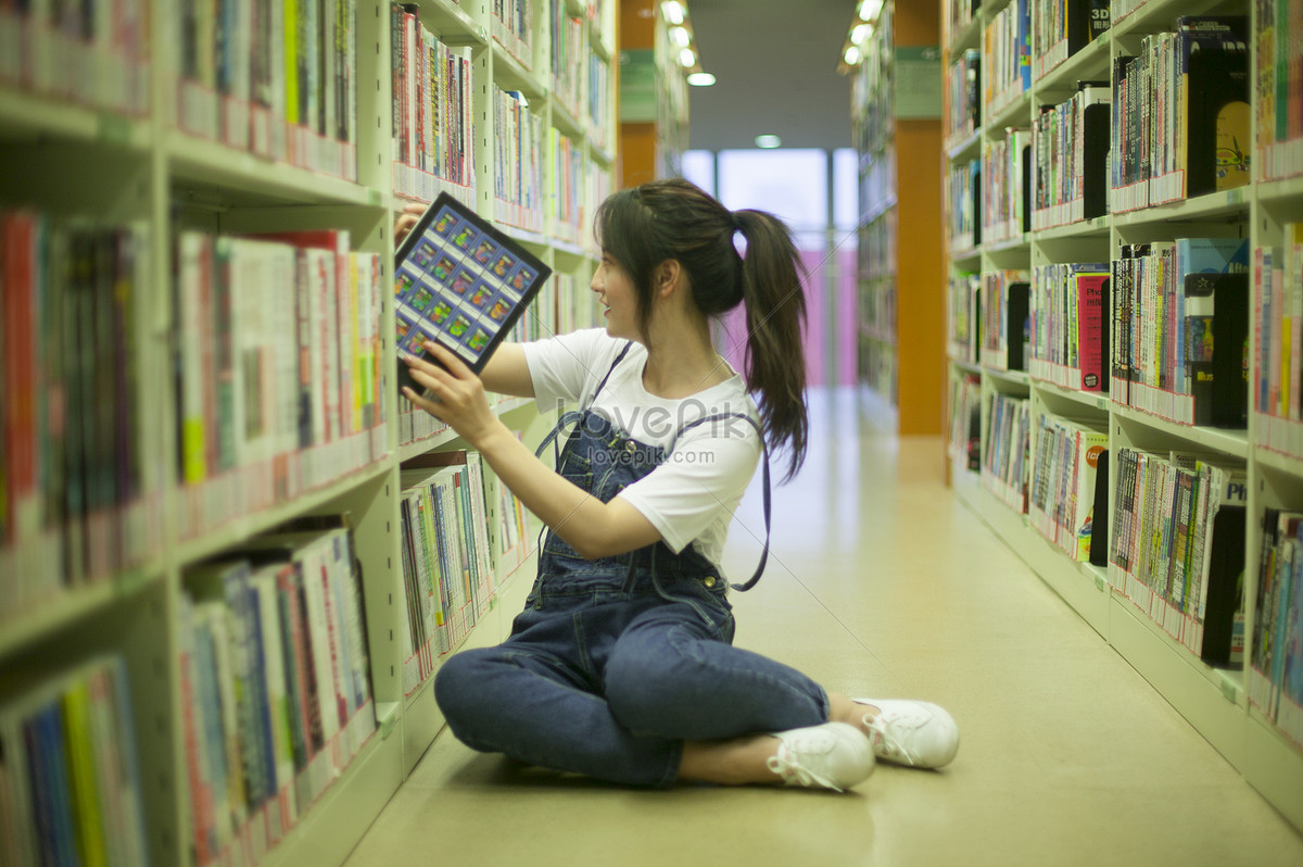 Look library. Student looking in Library. Little Learning Library 20 ищщлы.
