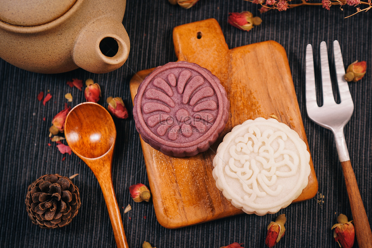 The Cantonese Moon Moon Cake Under The Black Background Picture And HD ...