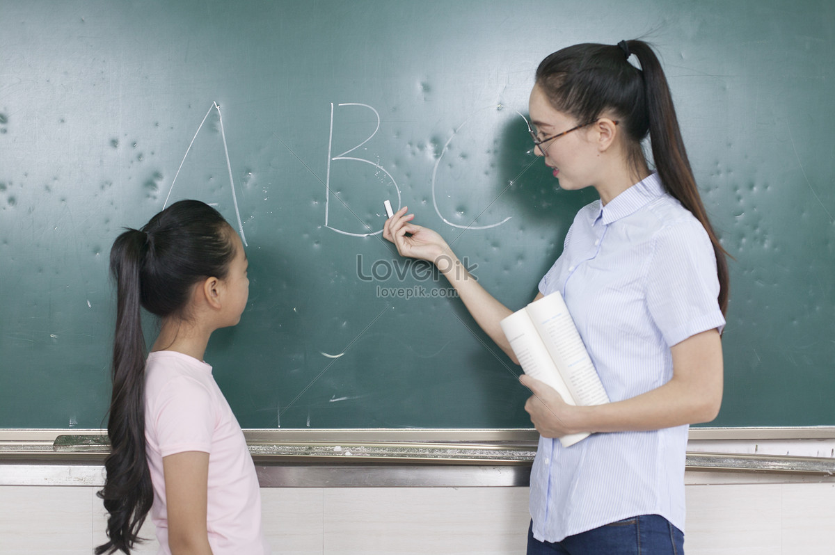 Had teacher. Училка учит школьницу Лесб. Учительница даёт детям Сиську. Teacher thinking.