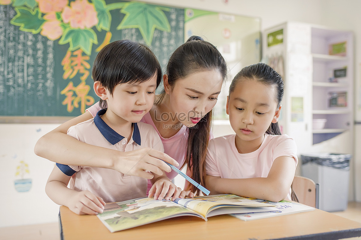 He is among his classmates. Объяснять одноклассникам учебный материал. Chinese classmates picture for Kids. The teacher expected to do homework. He. Sex ed Lessons should be taught using pictures of classmates! Vol 6.