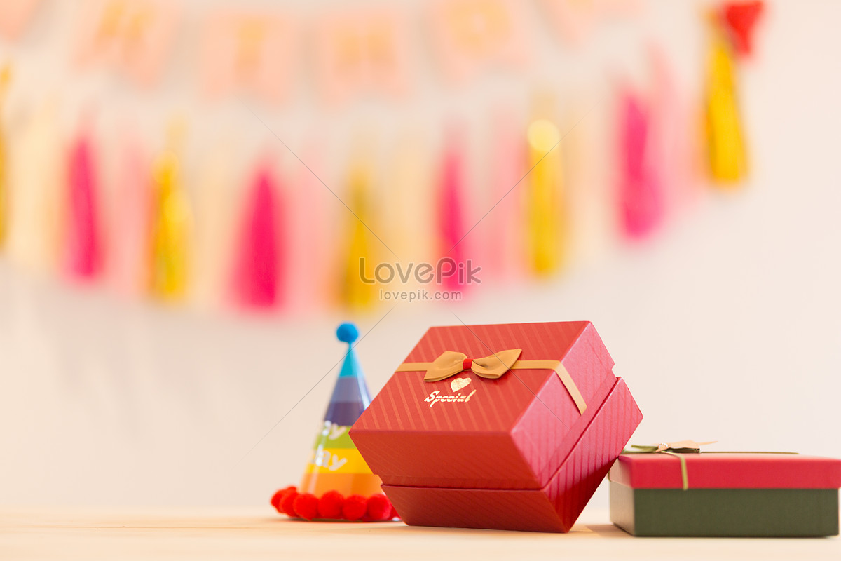 Food Gift Baskets Birthday Gift Shop Aiswarya Metals - Birthday Gift Png Hd,  Transparent Png , Transparent Png Image | PNG.ToolXoX.com