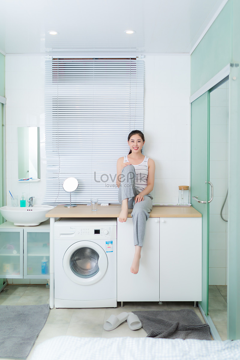 Electrical appliances bathroom hi-res stock photography and images