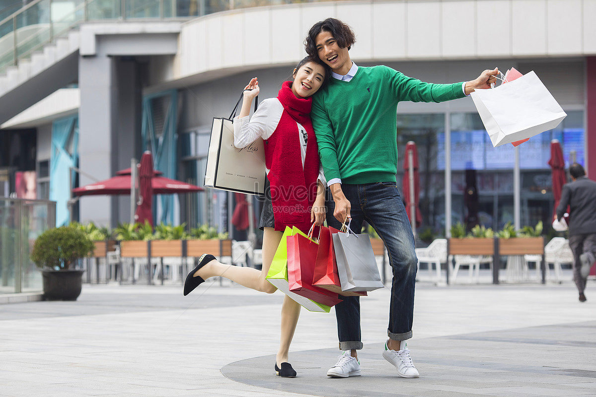 Martin and Jane were shoping.