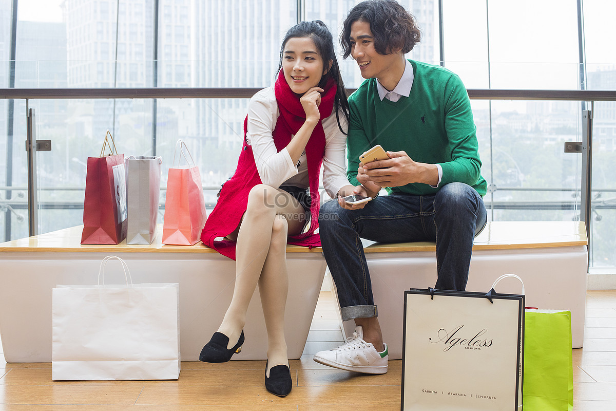 Martin and Jane were shoping.