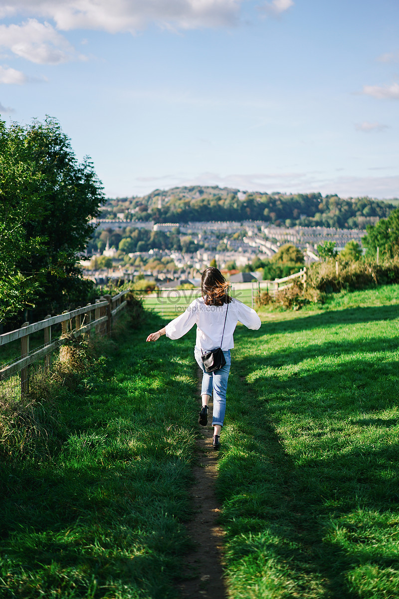 Running On The Grass Picture And HD Photos | Free Download On Lovepik