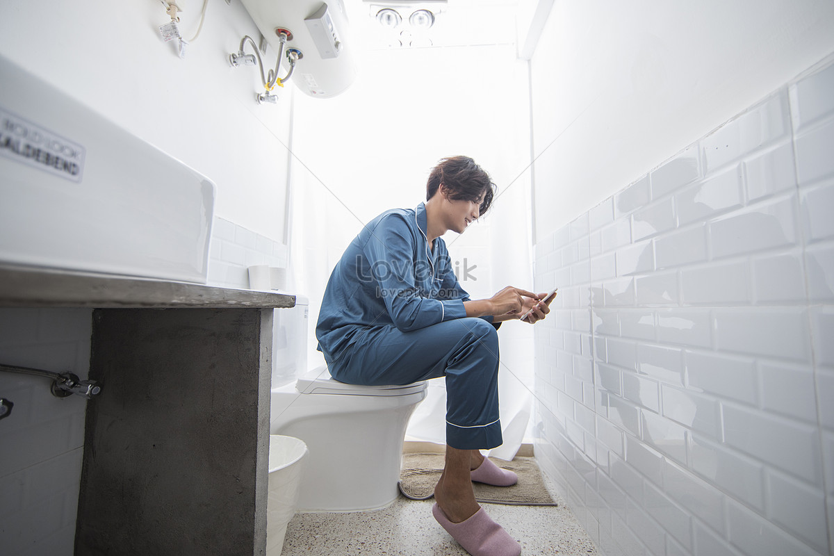 Подглядывание в женском туалете ( фото) - порно и эротика rebcentr-alyans.ru