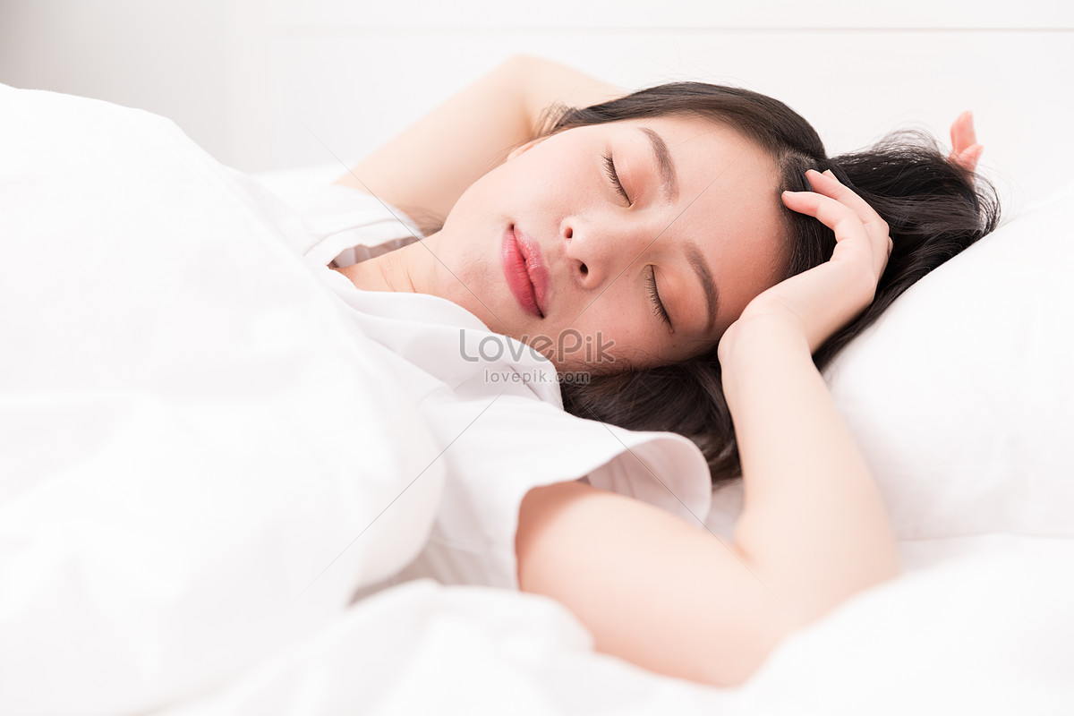 躺着床上熟睡的女人图片素材-编号27450293-图行天下