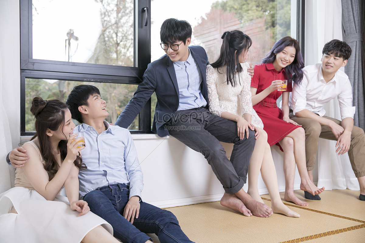 the youth party was a pleasant conversation, gathering, family conversation, fun HD Photo