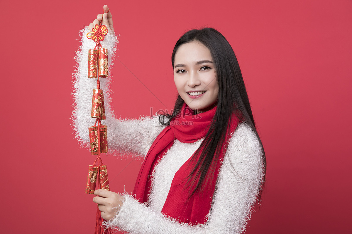 Women New Year Portraits With Firecrackers Picture And HD Photos | Free ...