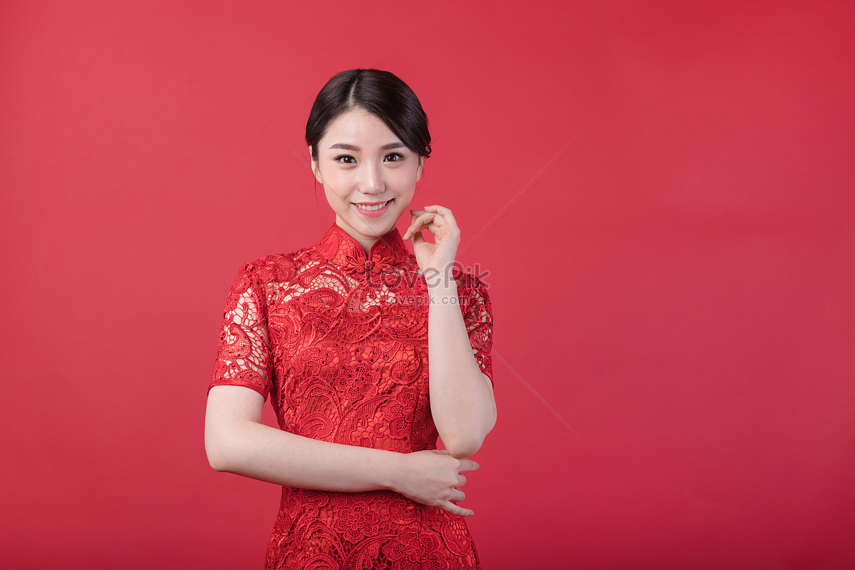 Beauty In Cheongsam In The New Year Picture And HD Photos | Free ...