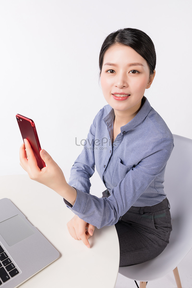 Mujer De Negocios Hablando Por Teléfono En El Trabajo Foto Descarga Gratuita Hd Imagen De Foto 1494