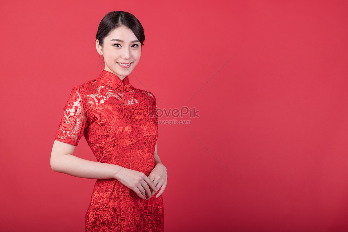 Chinese New Year Oriental Beauty In Cheongsam Picture And HD Photos ...