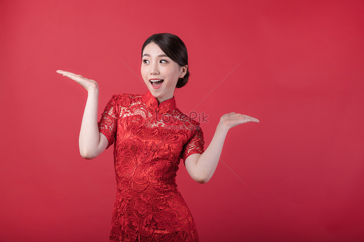 Chinese New Year Qipao Beauty Hand Support Show Picture And HD Photos ...