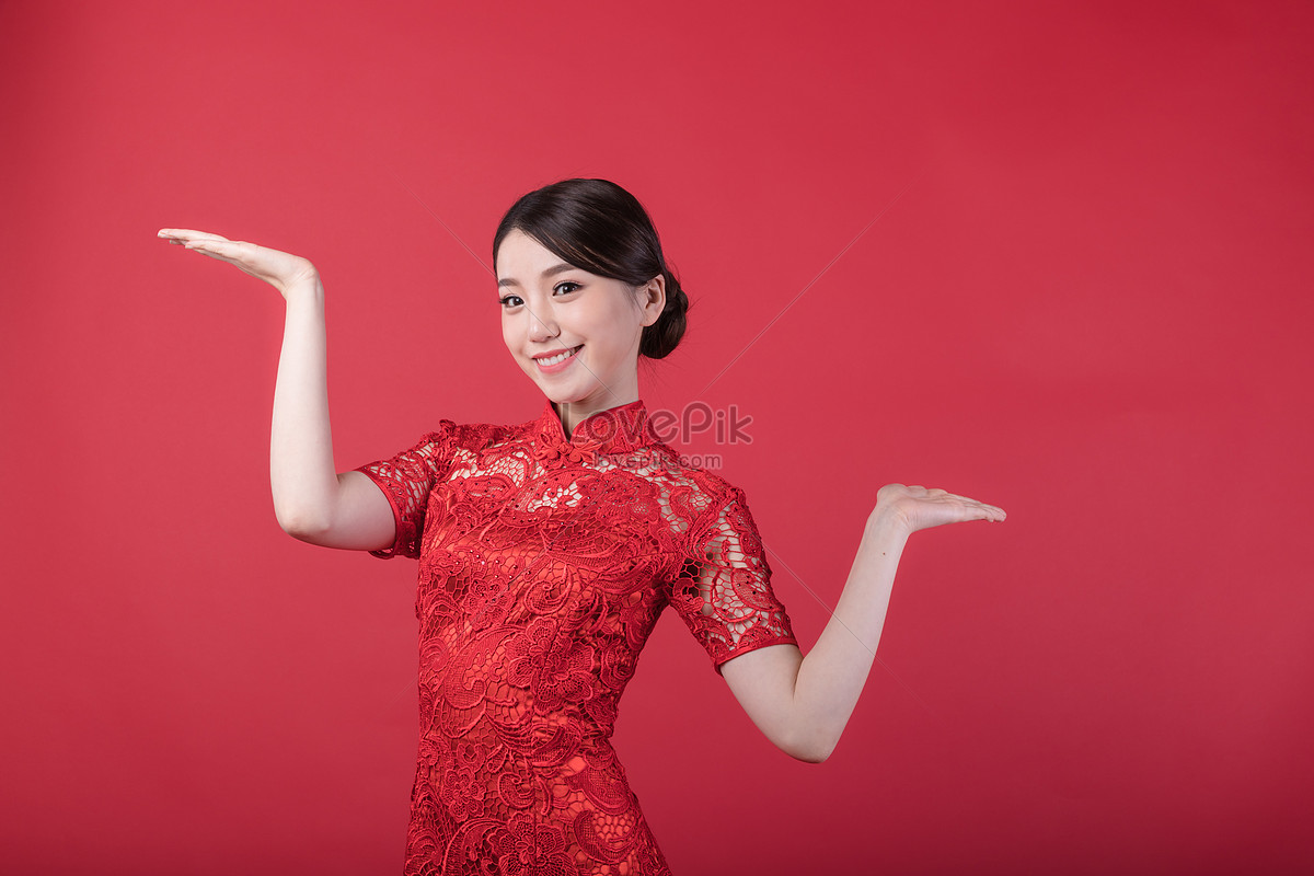 Chinese New Year Qipao Beauty Hand Support Show Picture And Hd Photos 