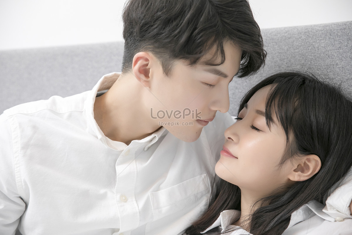 Download Couple Kissing hd photos | Free Stock Photos - Lovepik