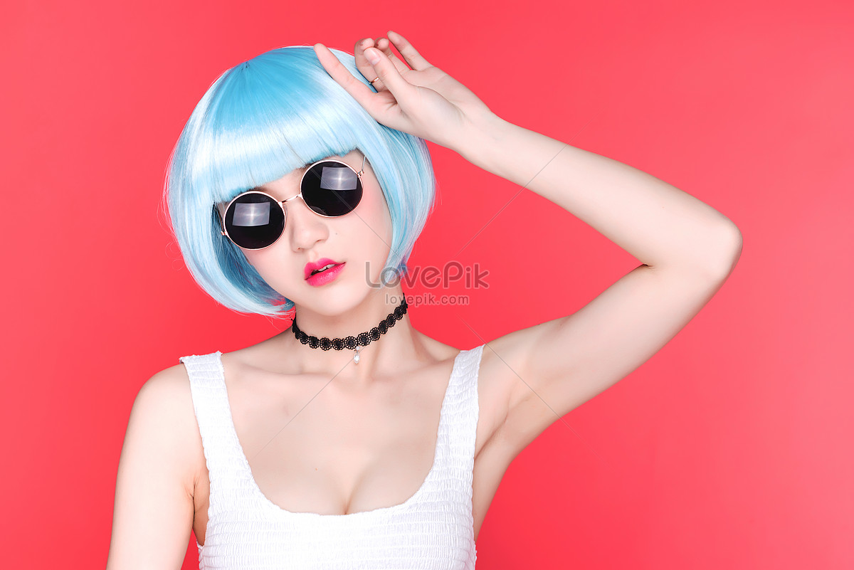 Fashion Beauties Wear Dark Glasses And Cool Movements Picture And Hd Photos Free Download On 