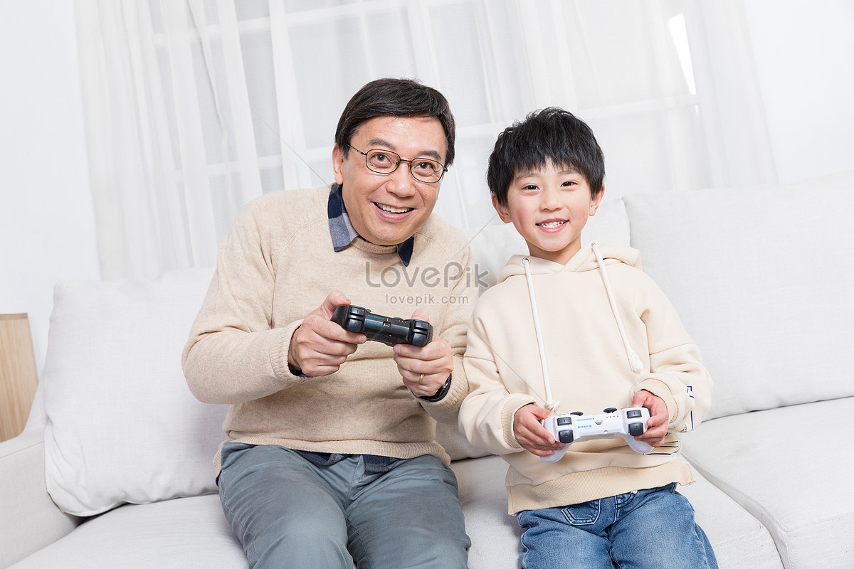 Grandpa And Grandson Play Games In The Living Room Picture And HD Photos |  Free Download On Lovepik