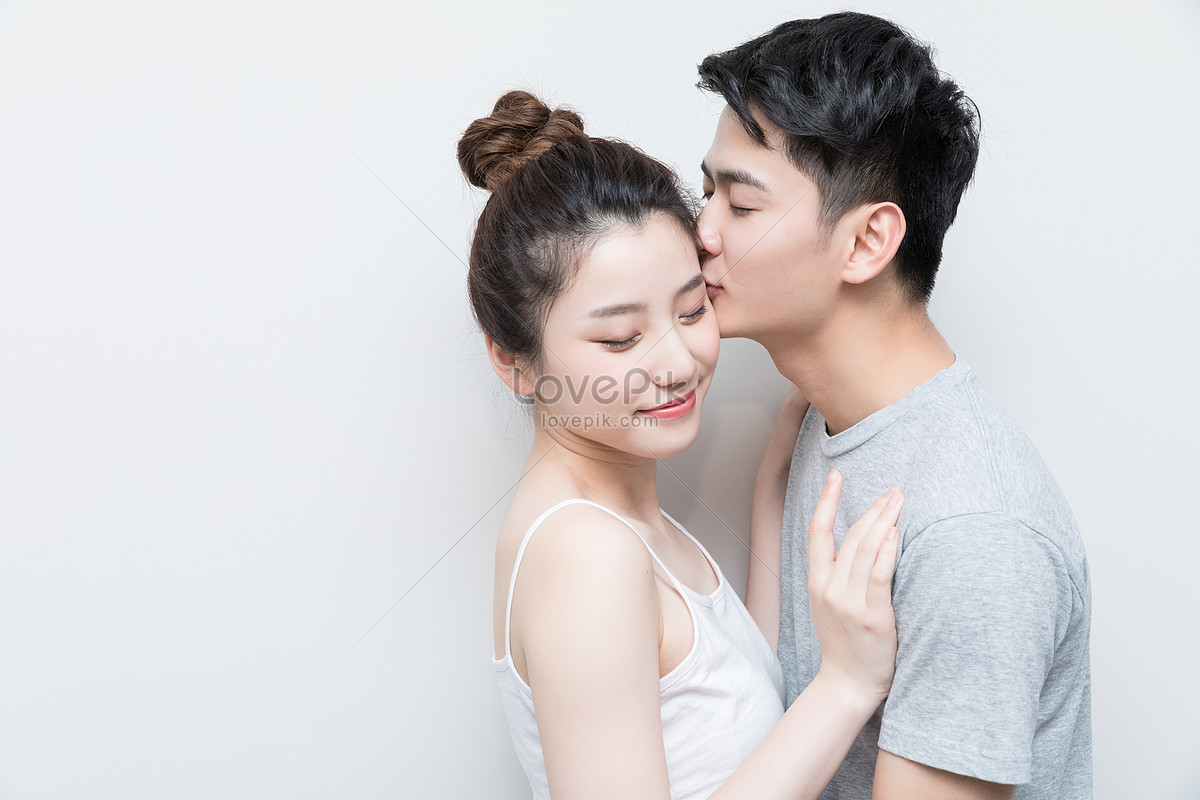 Азиаты поцелуи. Возлюбленные пары.