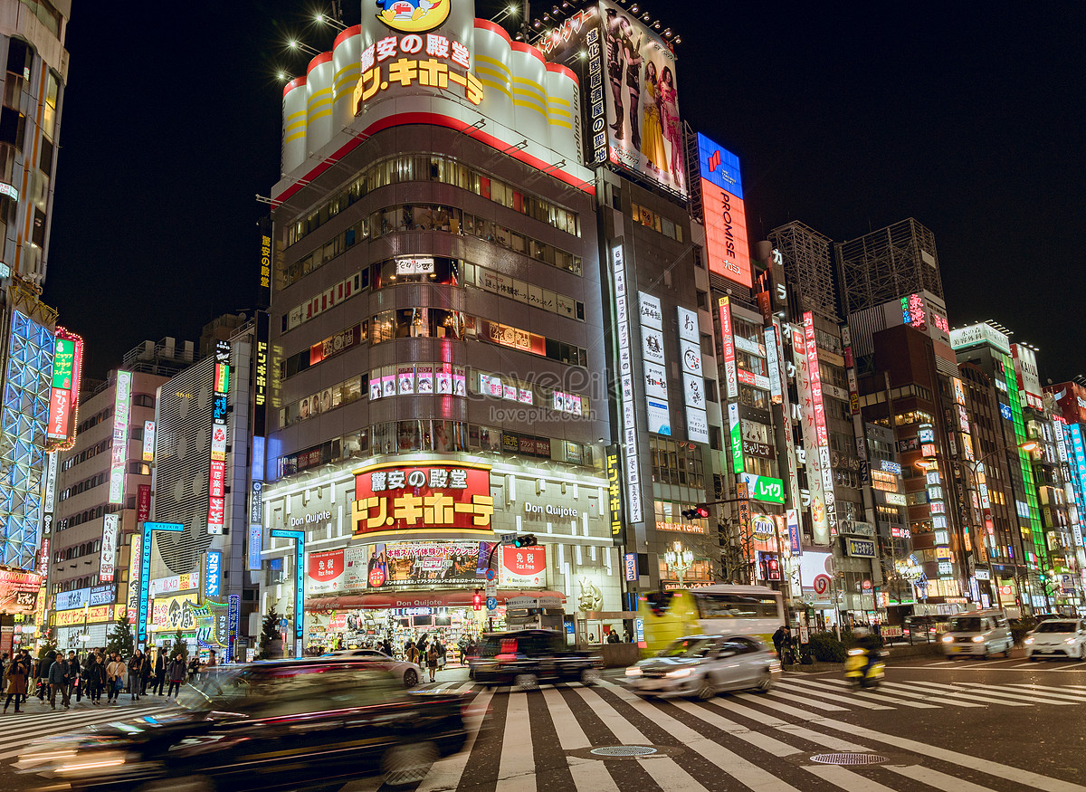 日本东京新宿街道人群夜景摄影图高清摄影大图-千库网