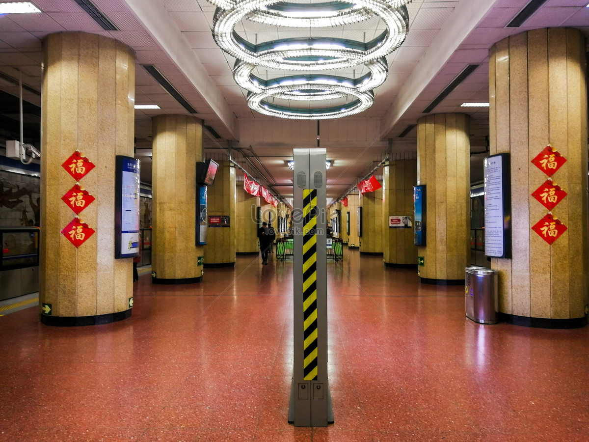 The Atmosphere Of The Spring Festival In The Beijing Subway Picture And HD  Photos | Free Download On Lovepik