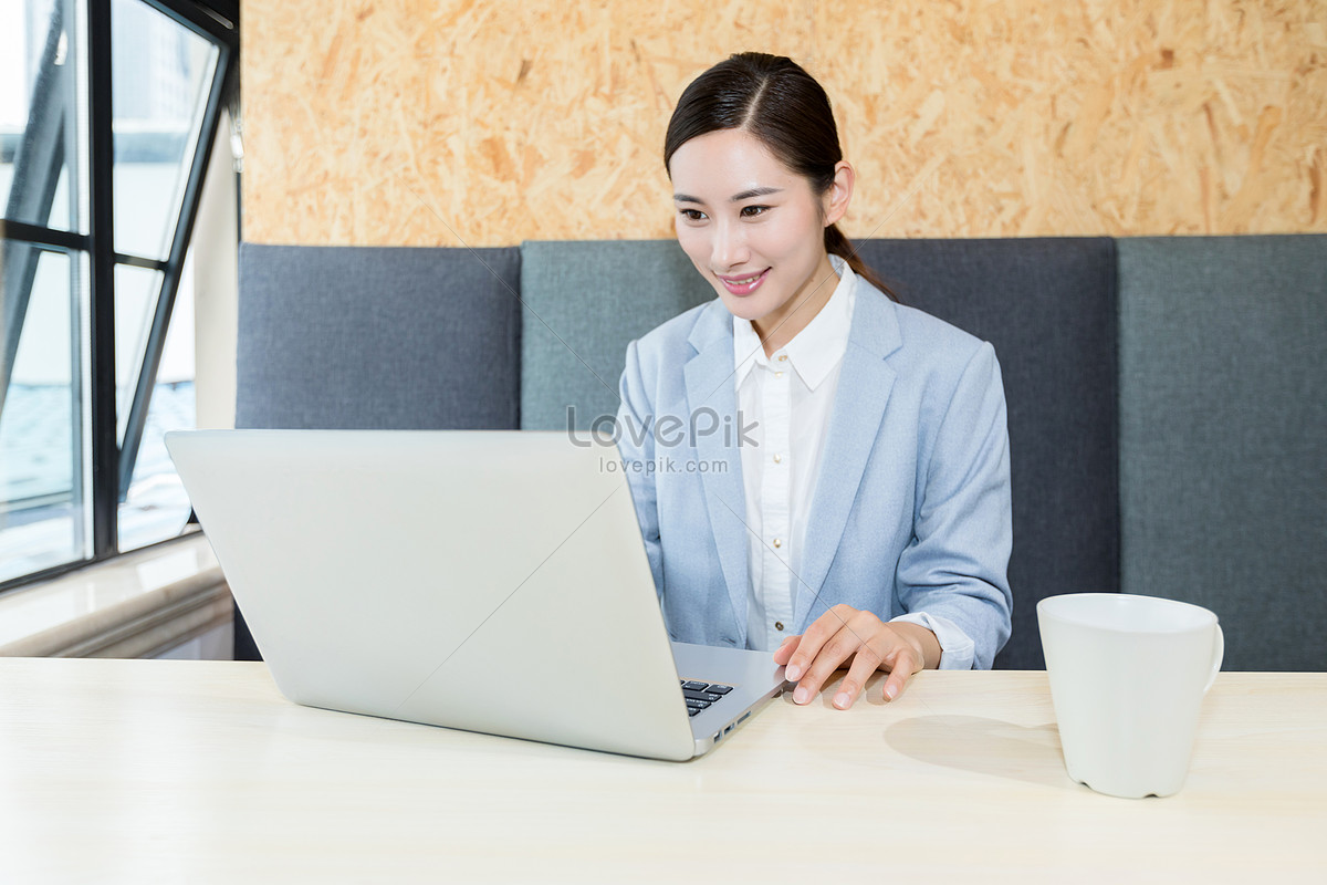 ảnh Confident Business Women In Work Tải Xuống Miễn Phí, ảnh confidence,  office, leisure business đẹp Trên Lovepik