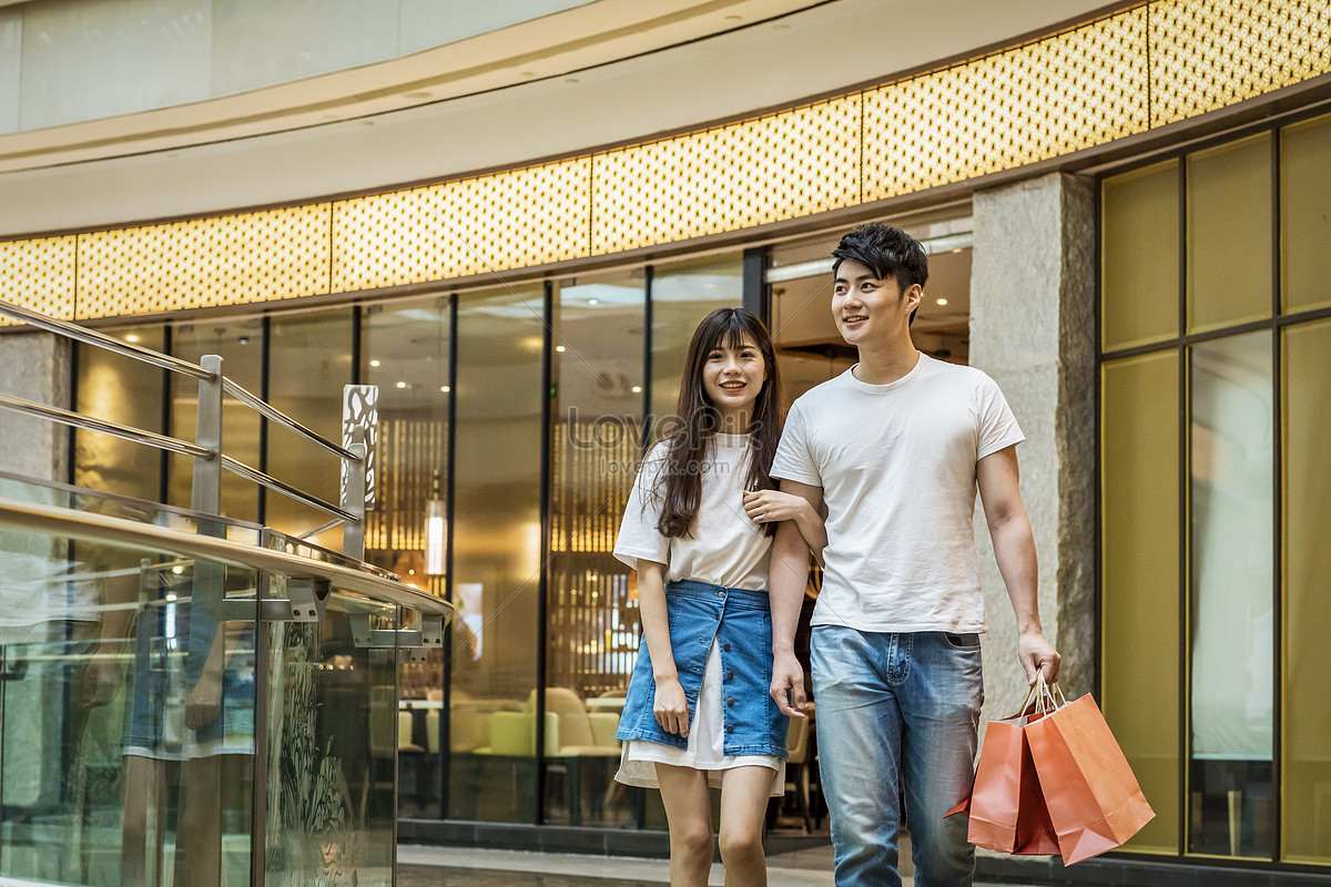 Couple Shopping Malls Picture And Hd Photos Free Download On Lovepik