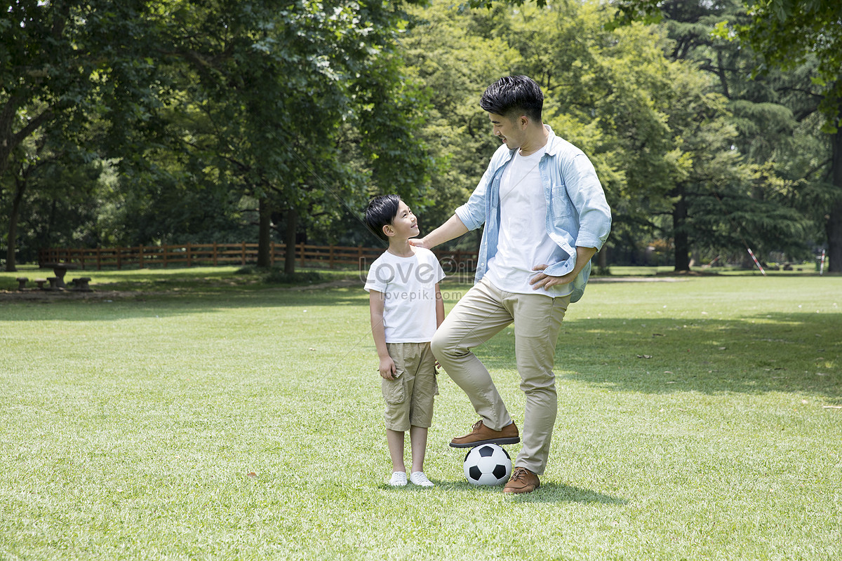 Bob play football in the park