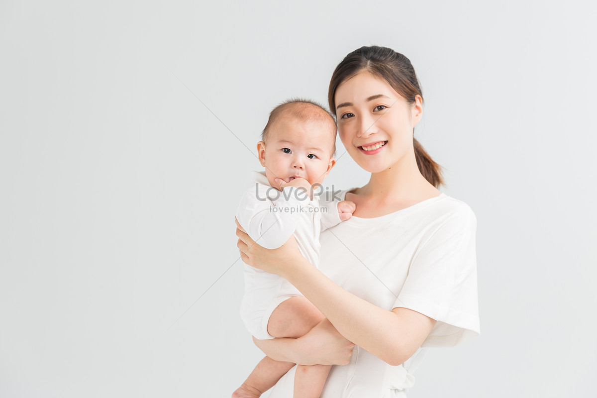 Mother And Child Hold The Baby Picture And HD Photos | Free Download On ...