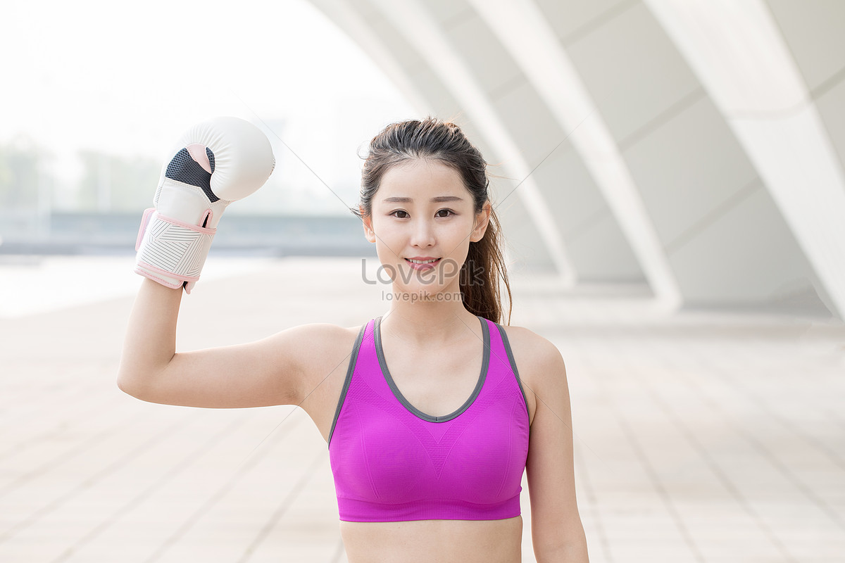 Asian Young Muscular Fit Strong Body Sporty Athletic Female Fitness in  Sportswear Sport Bra Leggings Gloves Standing Guarding Stock Image - Image  of kickboxing, active: 283136073