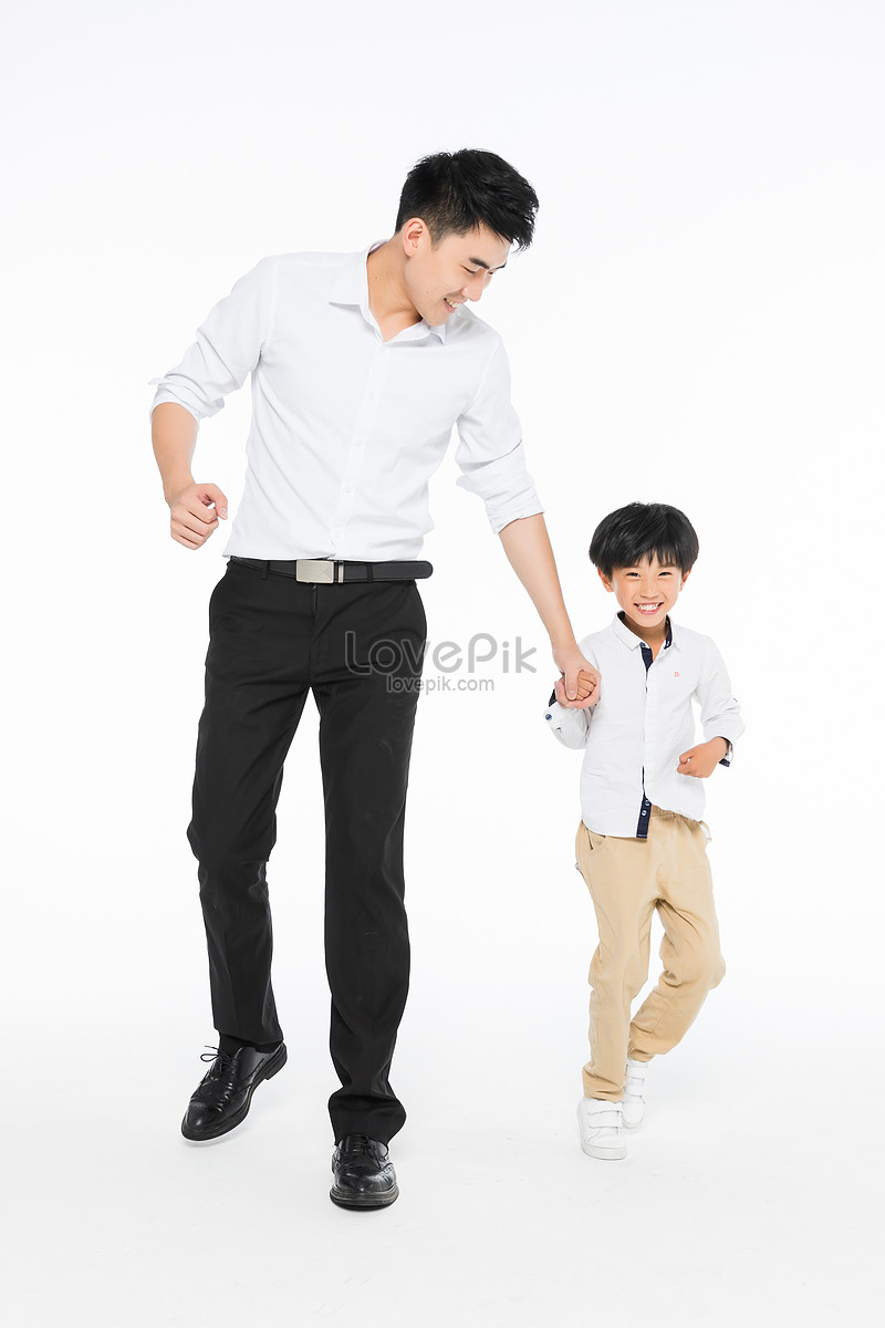 Padre Hijo Padre E Hijo Cogidos De La Mano Foto | Descarga Gratuita HD  Imagen de Foto - Lovepik