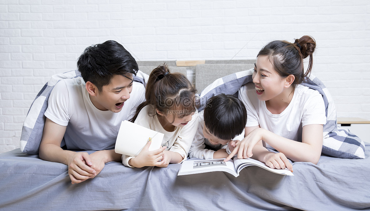 Форум читающих семей. Читающая семья картинки. Читающая семья мероприятие. Читает семья-читает Страна презентации.