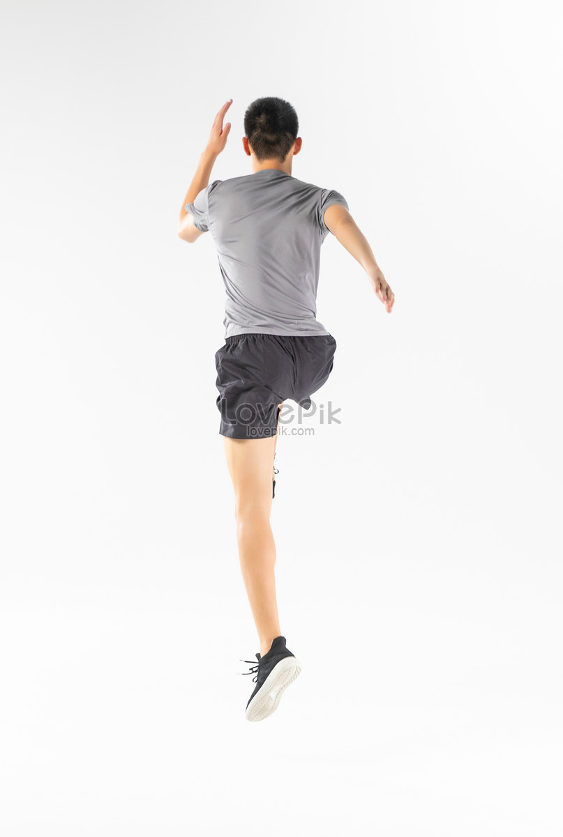 Мужчина в прыжке картинка. Человек оборачивается назад прыжок. Jump back