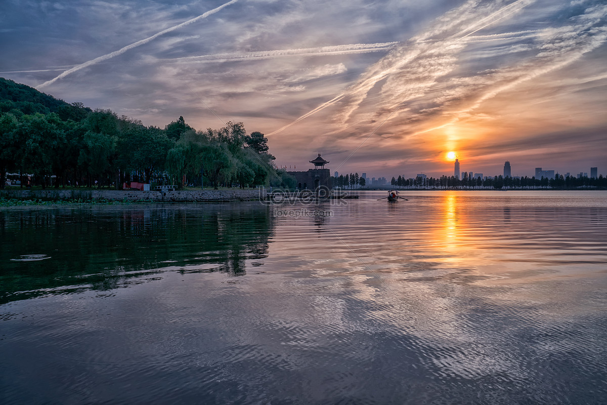 The Moshan Of Wuhan East Lake In The Sunset Picture And HD Photos ...