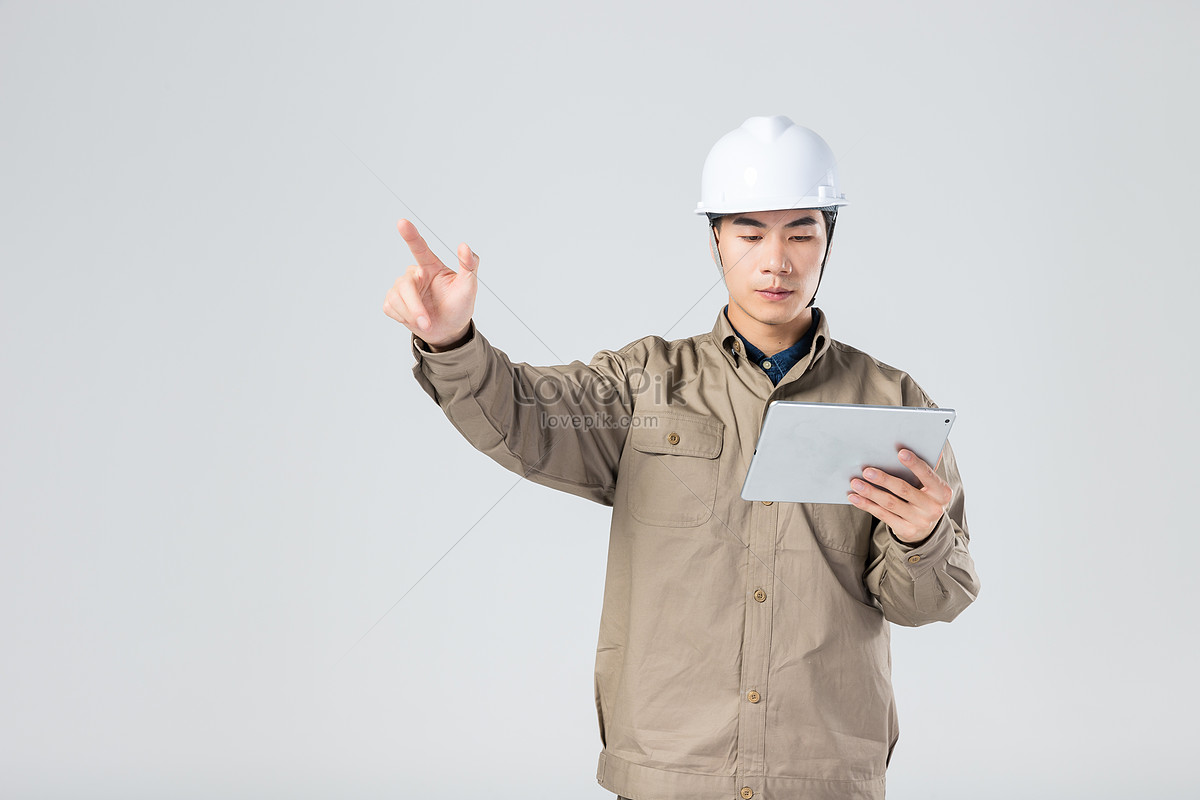 Click working. Человек в каске. Students in Helmets worker.